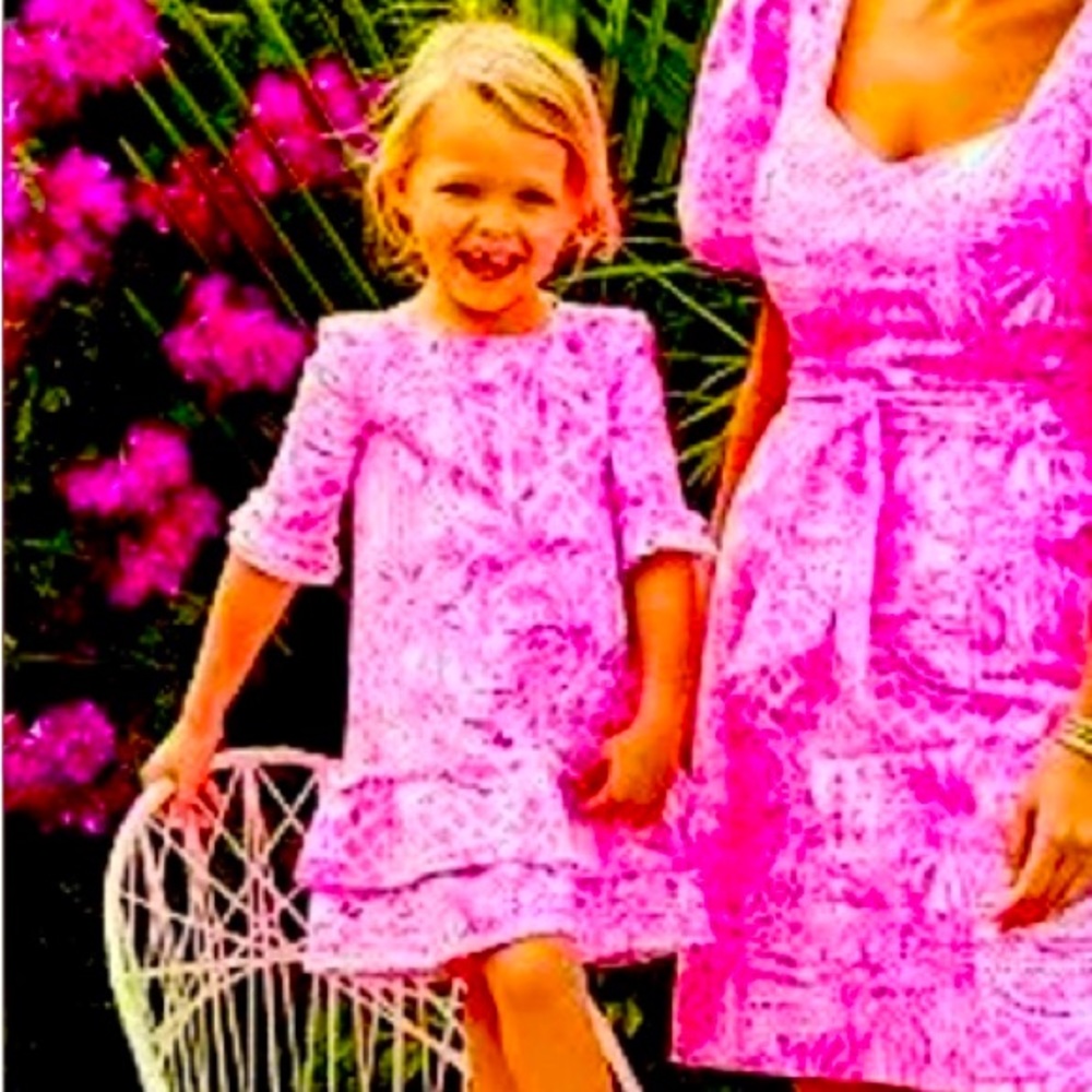 RARE! LILLY PULITZER Dress
Ruffles